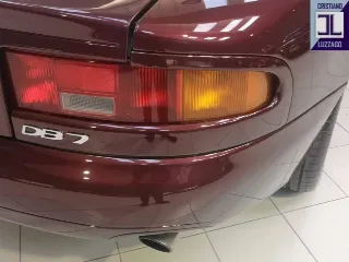 Foto 13 di 26: ASTON MARTIN DB7 1995