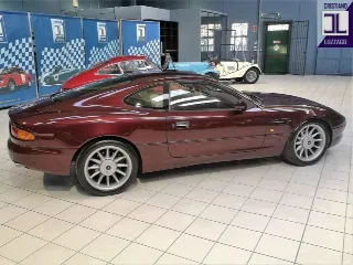 Foto 7 di 26: ASTON MARTIN DB7 1995