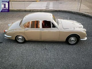 Foto 12 di 64: DAIMLER 2500 V8 SALOON RHD 1969