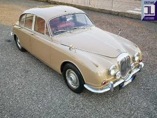 Foto 13 di 64: DAIMLER 2500 V8 SALOON RHD 1969