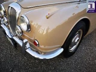 Foto 15 di 64: DAIMLER 2500 V8 SALOON RHD 1969