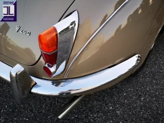 Foto 27 di 64: DAIMLER 2500 V8 SALOON RHD 1969