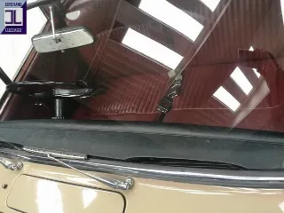Foto 34 di 64: DAIMLER 2500 V8 SALOON RHD 1969