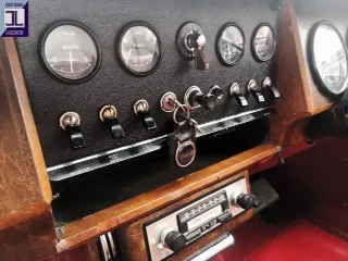 Foto 39 di 64: DAIMLER 2500 V8 SALOON RHD 1969