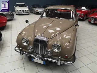 Foto 48 di 64: DAIMLER 2500 V8 SALOON RHD 1969