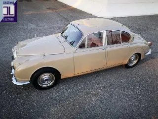 Foto 7 di 64: DAIMLER 2500 V8 SALOON RHD 1969