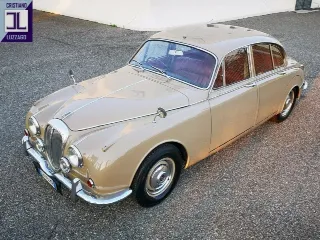 Foto 8 di 64: DAIMLER 2500 V8 SALOON RHD 1969