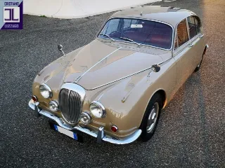 Foto 9 di 64: DAIMLER 2500 V8 SALOON RHD 1969