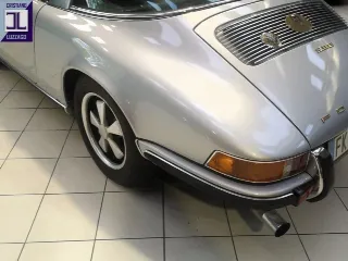 Foto 14 di 110: PORSCHE 911 2.200 E TARGA 1971