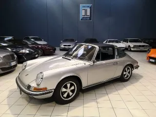 Foto 2 di 110: PORSCHE 911 2.200 E TARGA 1971