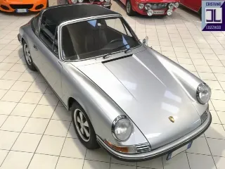 Foto 8 di 110: PORSCHE 911 2.200 E TARGA 1971