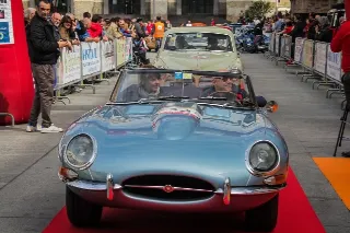 Foto 101 di 385: JAGUAR E TYPE 4.2 ROADSTER S1 1965
