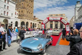 Foto 102 di 385: JAGUAR E TYPE 4.2 ROADSTER S1 1965