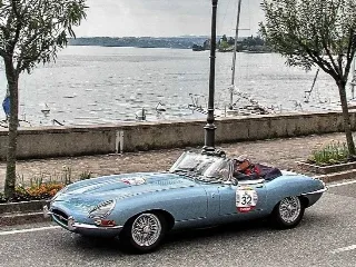 Foto 109 di 385: JAGUAR E TYPE 4.2 ROADSTER S1 1965