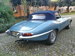 Foto 10 di 385: JAGUAR E TYPE 4.2 ROADSTER S1 1965