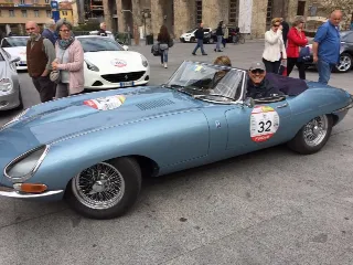 Foto 111 di 385: JAGUAR E TYPE 4.2 ROADSTER S1 1965