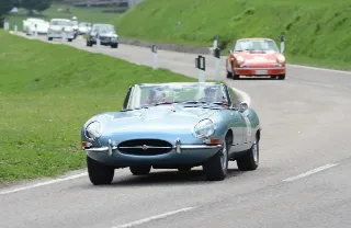 Foto 114 di 385: JAGUAR E TYPE 4.2 ROADSTER S1 1965