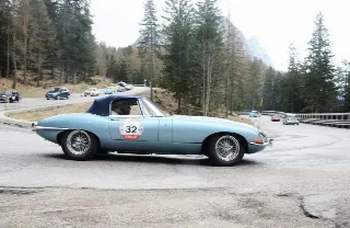 Foto 116 di 385: JAGUAR E TYPE 4.2 ROADSTER S1 1965