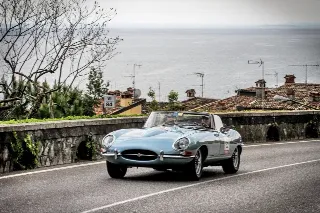 Foto 118 di 385: JAGUAR E TYPE 4.2 ROADSTER S1 1965
