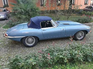 Foto 11 di 385: JAGUAR E TYPE 4.2 ROADSTER S1 1965