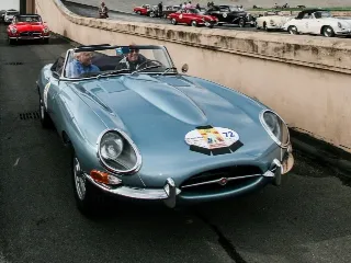 Foto 124 di 385: JAGUAR E TYPE 4.2 ROADSTER S1 1965