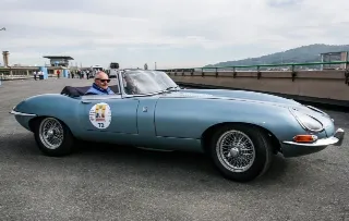 Foto 126 di 385: JAGUAR E TYPE 4.2 ROADSTER S1 1965