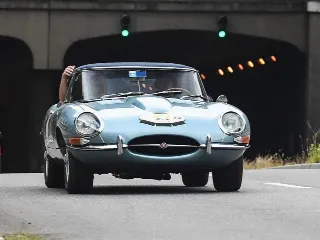 Foto 129 di 385: JAGUAR E TYPE 4.2 ROADSTER S1 1965