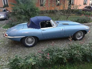 Foto 12 di 385: JAGUAR E TYPE 4.2 ROADSTER S1 1965