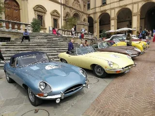 Foto 139 di 385: JAGUAR E TYPE 4.2 ROADSTER S1 1965