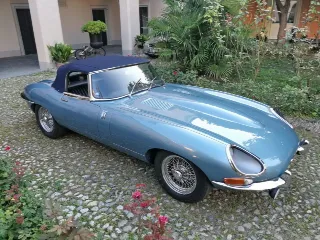 Foto 13 di 385: JAGUAR E TYPE 4.2 ROADSTER S1 1965