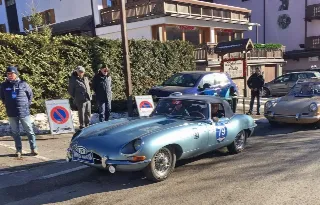 Foto 156 di 385: JAGUAR E TYPE 4.2 ROADSTER S1 1965