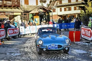 Foto 160 di 385: JAGUAR E TYPE 4.2 ROADSTER S1 1965