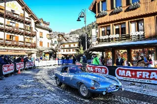 Foto 161 di 385: JAGUAR E TYPE 4.2 ROADSTER S1 1965