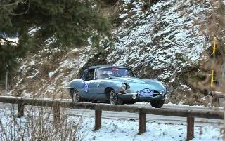 Foto 162 di 385: JAGUAR E TYPE 4.2 ROADSTER S1 1965