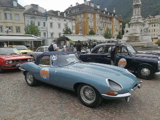 Foto 179 di 385: JAGUAR E TYPE 4.2 ROADSTER S1 1965