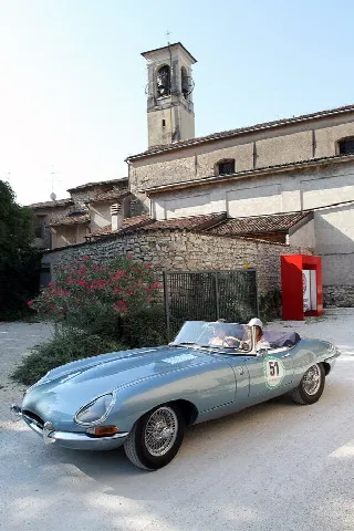 Foto 18 di 385: JAGUAR E TYPE 4.2 ROADSTER S1 1965