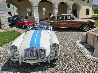 Foto 194 di 385: JAGUAR E TYPE 4.2 ROADSTER S1 1965