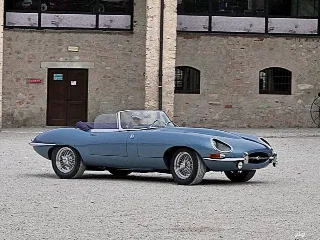 Foto 221 di 385: JAGUAR E TYPE 4.2 ROADSTER S1 1965