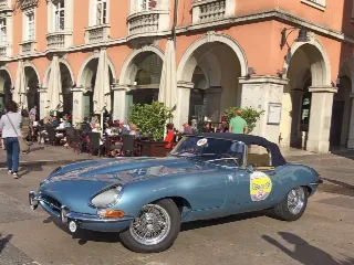Foto 235 di 385: JAGUAR E TYPE 4.2 ROADSTER S1 1965