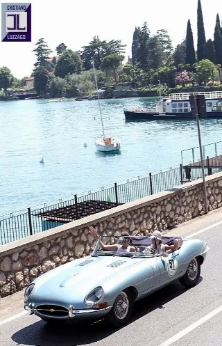 Foto 23 di 385: JAGUAR E TYPE 4.2 ROADSTER S1 1965