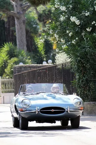 Foto 24 di 385: JAGUAR E TYPE 4.2 ROADSTER S1 1965