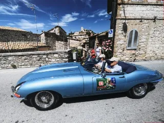 Foto 257 di 385: JAGUAR E TYPE 4.2 ROADSTER S1 1965