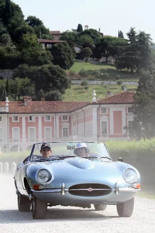Foto 25 di 385: JAGUAR E TYPE 4.2 ROADSTER S1 1965