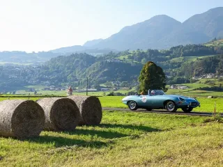 Foto 289 di 385: JAGUAR E TYPE 4.2 ROADSTER S1 1965