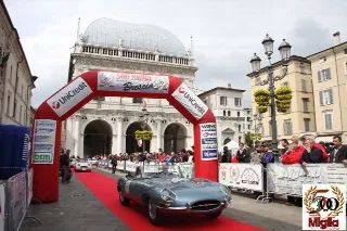 Foto 28 di 385: JAGUAR E TYPE 4.2 ROADSTER S1 1965