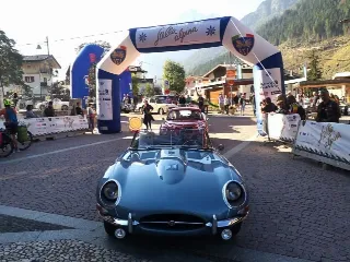 Foto 294 di 385: JAGUAR E TYPE 4.2 ROADSTER S1 1965