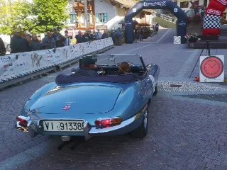 Foto 295 di 385: JAGUAR E TYPE 4.2 ROADSTER S1 1965