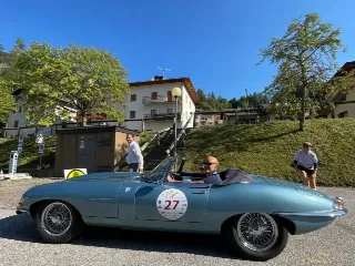 Foto 296 di 385: JAGUAR E TYPE 4.2 ROADSTER S1 1965