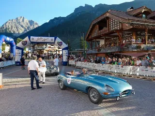 Foto 313 di 385: JAGUAR E TYPE 4.2 ROADSTER S1 1965