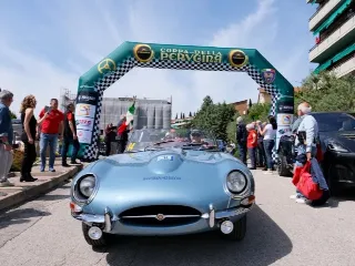 Foto 338 di 385: JAGUAR E TYPE 4.2 ROADSTER S1 1965